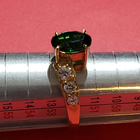 14K Gold ring with 3/4 Oval Emerald stone with 6 Diamonds - Picture 3 of 4